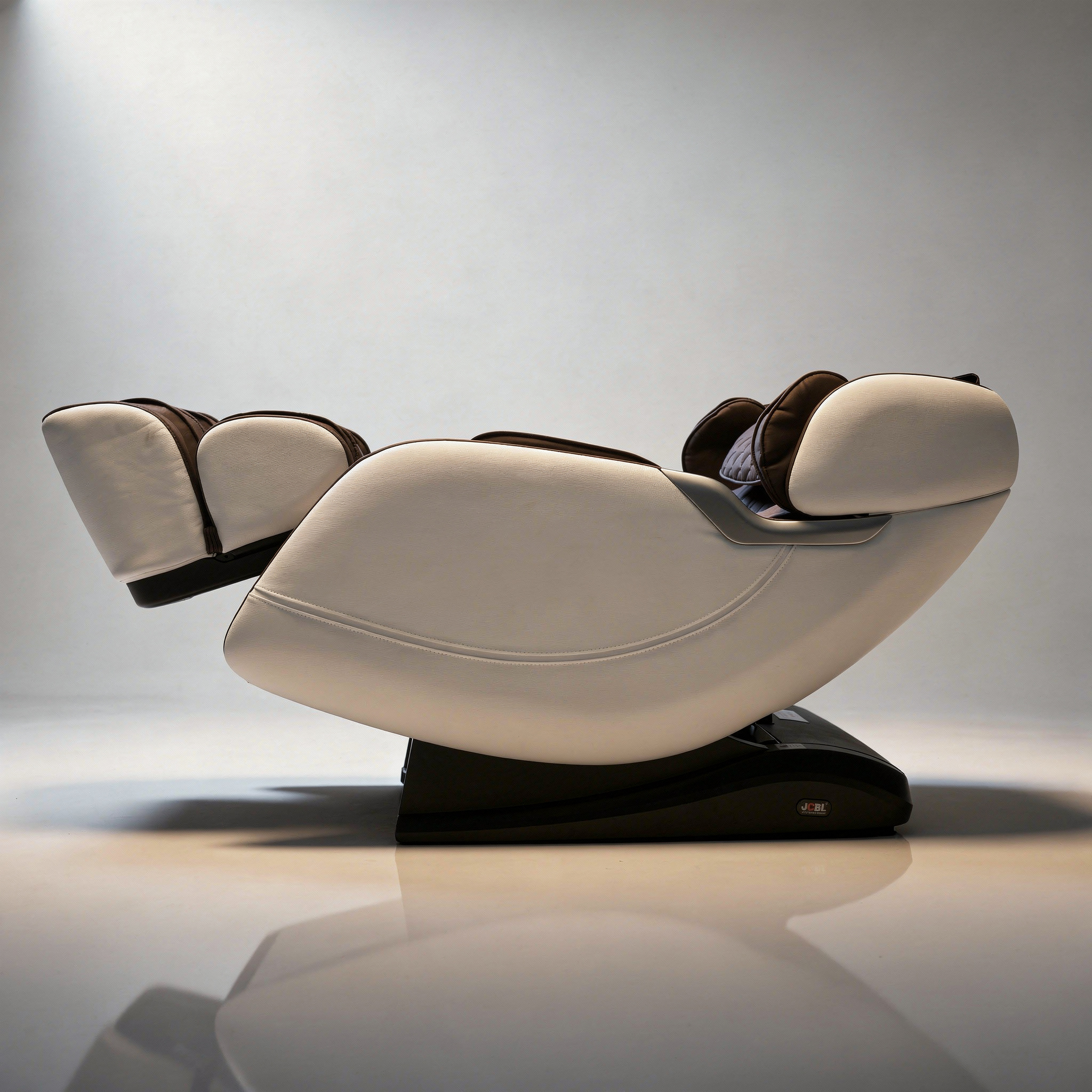 Flat recline massage chair relaxation position